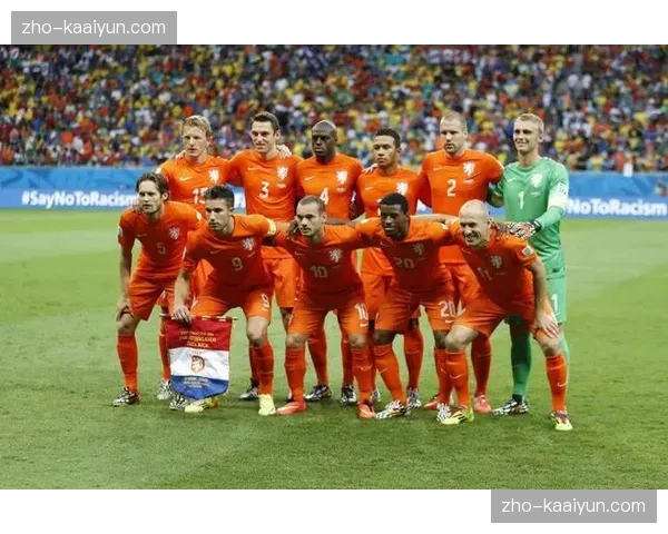 卡塔尔队采用双前锋快速穿插战术 力图破除传统控球为主的进攻惯性